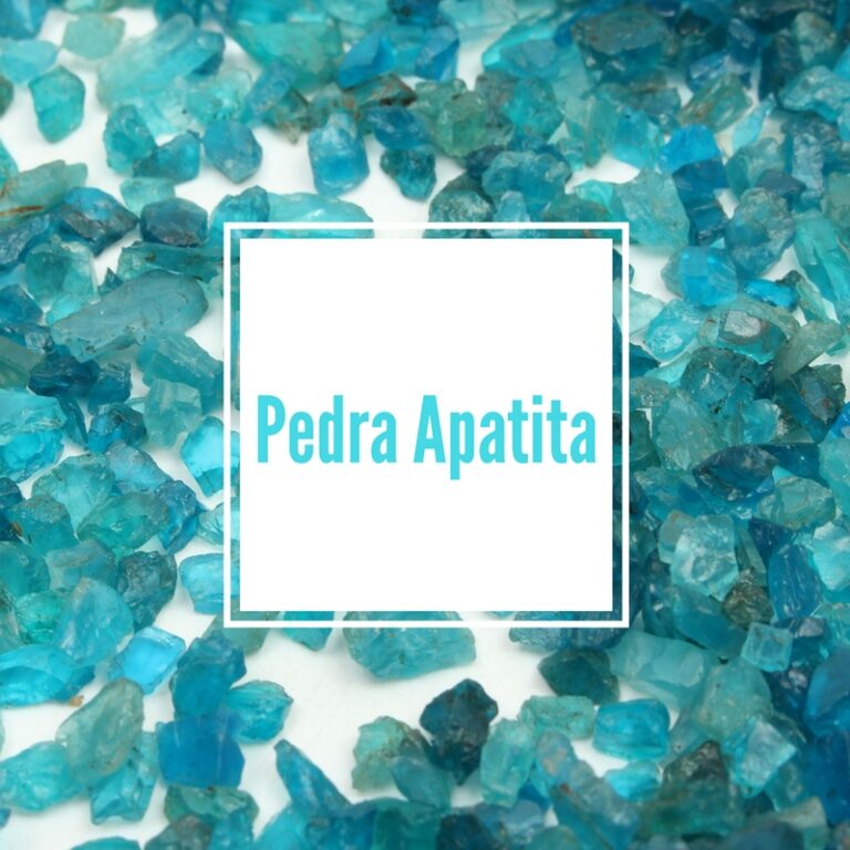 Várias pedras apatita